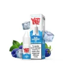 Φωτογραφία του Yeti Summit Blue Raspberry Ice 10ml με 10mg/ml νικοτίνη και φόντο τα αντιστοιχα φρούτα και παγάκια.