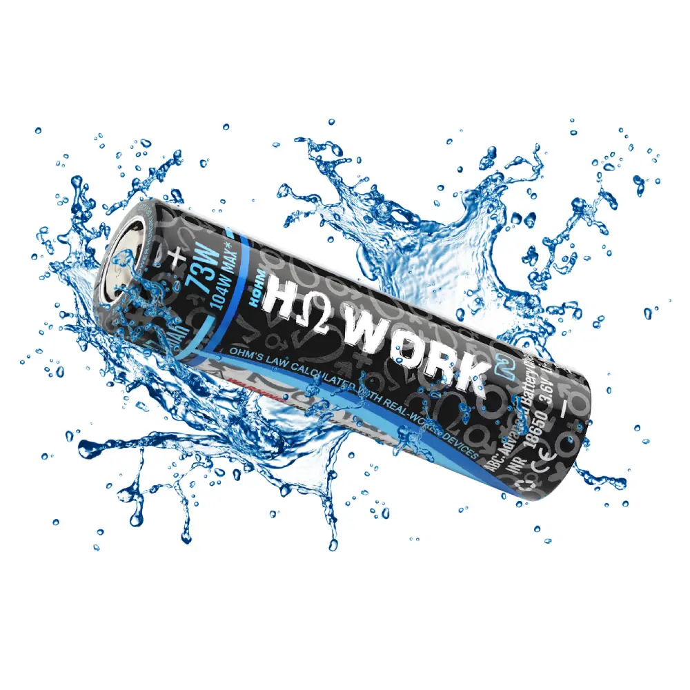 hohm-work-2-product-image Είκονα της μπαταρίας Hohm Work² σε μια πιτσιλιά νερό.